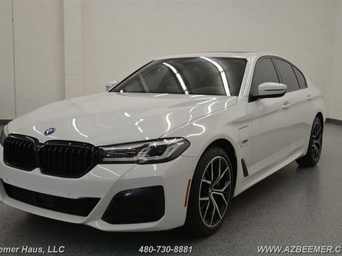 Used 2023 BMW 530e w/ M Sport Package RWD image 2