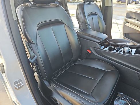 Used 2023 Jeep Grand Cherokee Limited image 10