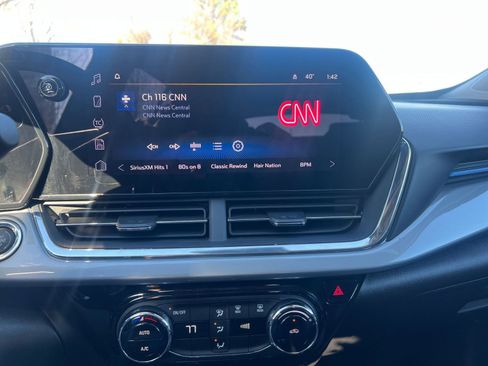 Used 2025 Chevrolet Trax LT image 18