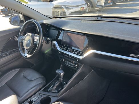 Certified 2022 Kia Niro EX Premium image 13