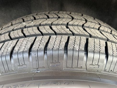 Used 2023 Chevrolet Traverse LT image 8