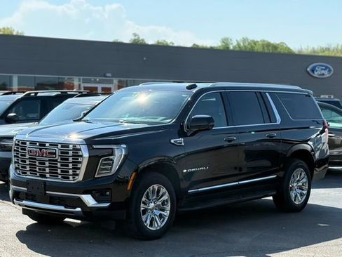 Used 2025 GMC Yukon XL Denali AWD/4WD image 32