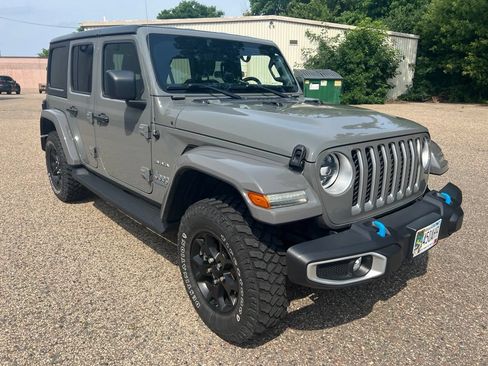 Used 2023 Jeep Wrangler Unlimited Sahara w/ Cold Weather Group AWD/4WD image 10