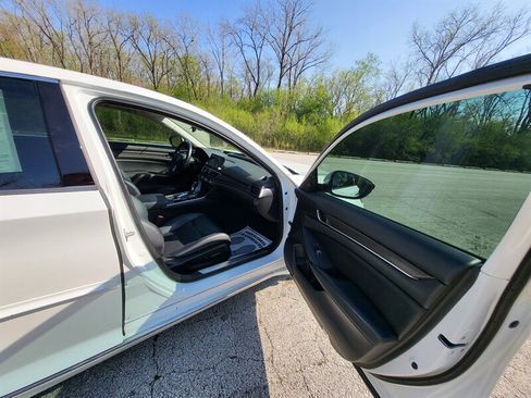 Used 2018 Honda Accord Touring image 24