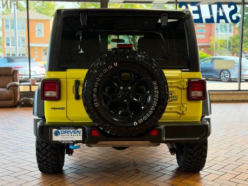 Used 2023 Jeep Wrangler Unlimited w/ Cold Weather Group AWD/4WD image 7