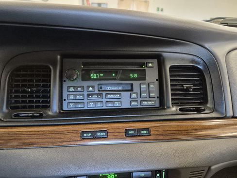 Used 2007 Ford Crown Victoria LX RWD image 27
