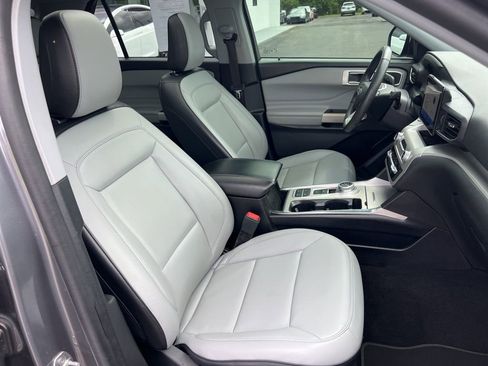 Used 2021 Ford Explorer XLT w/ Equipment Group 202A RWD image 25
