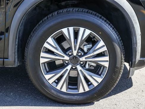 Used 2023 Nissan Rogue SV image 9