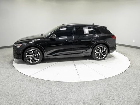Used 2024 Audi Q8 e-tron Premium Plus w/ Premium Plus Package AWD/4WD image 32