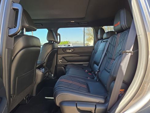 Used 2025 Nissan Armada PRO-4X w/ Pro-4X Premium Package image 13