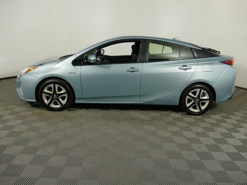 Used 2016 Toyota Prius Three Touring FWD image 6