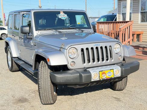Used 2015 Jeep Wrangler Unlimited Sahara w/ Dual Top Group AWD/4WD image 84