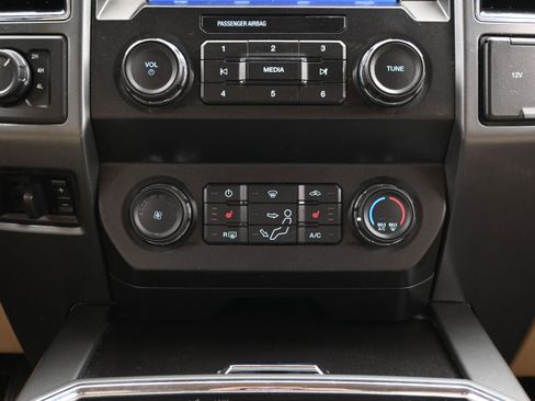 Used 2020 Ford F250 XLT w/ XLT Premium Package AWD/4WD image 37