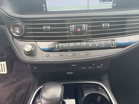 Used 2018 Lexus LS 500 F Sport w/ Accessory Package (Z2) AWD/4WD image 23