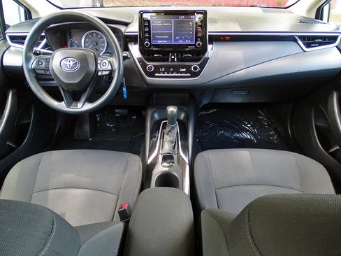 Used 2021 Toyota Corolla LE FWD image 30