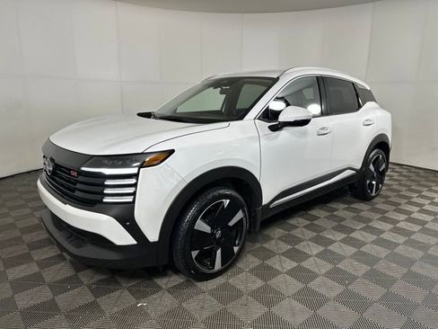 Certified 2025 Nissan Kicks SR image 7