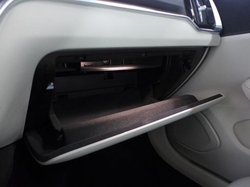 Used 2020 Volvo S60 T5 Momentum image 34