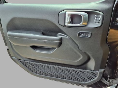 Used 2025 Jeep Wrangler Unlimited Rubicon AWD/4WD image 18
