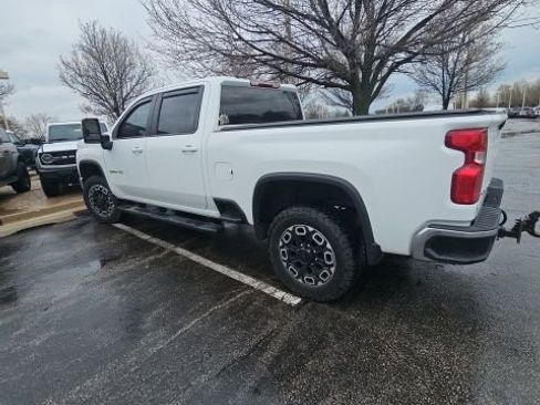 Used 2024 Chevrolet Silverado 2500 LT image 3