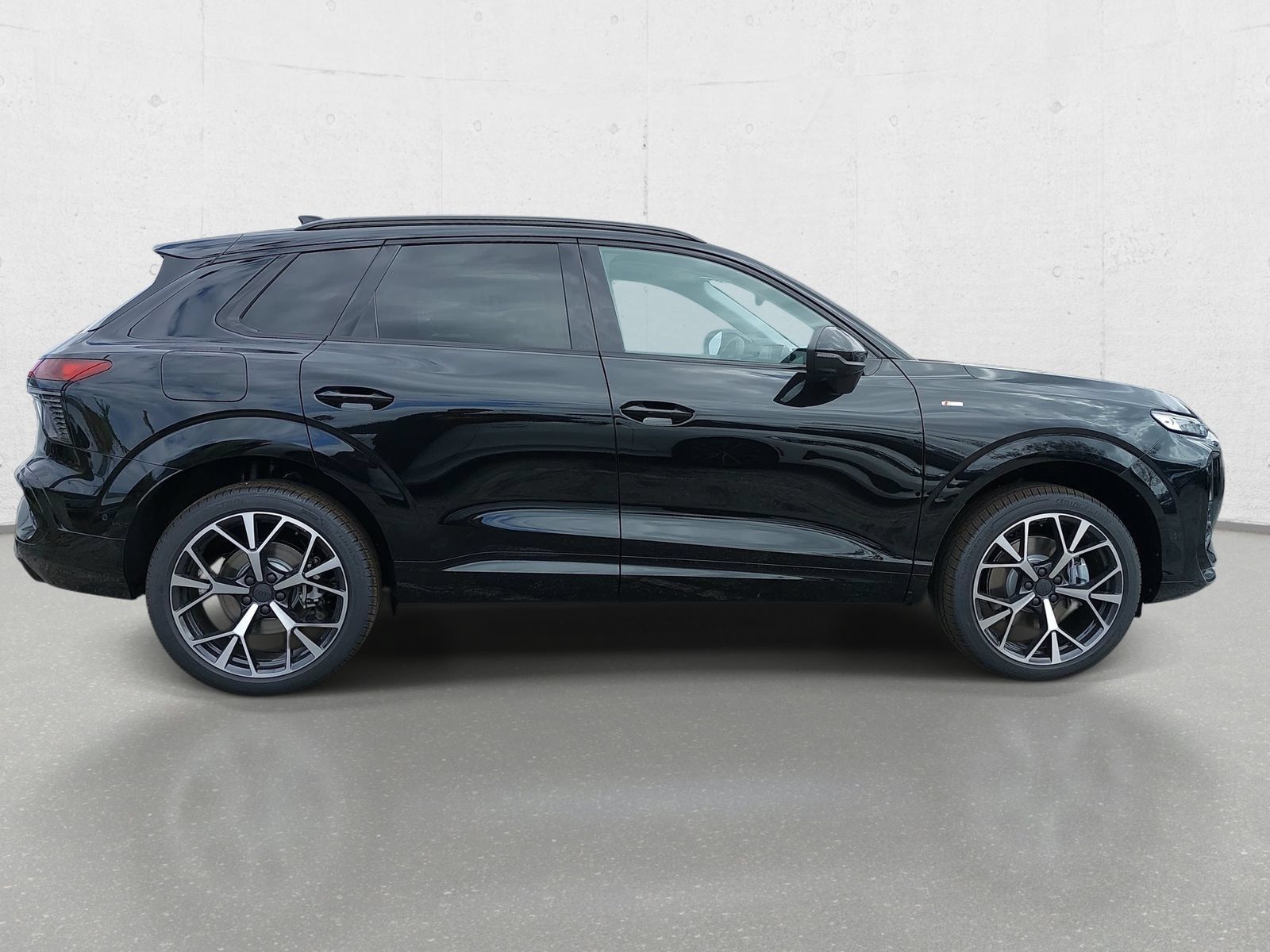 New 2026 Audi Q3 quattro 2.0T AWD/4WD image 4
