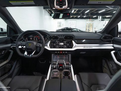 New 2025 Lamborghini Urus SE image 2