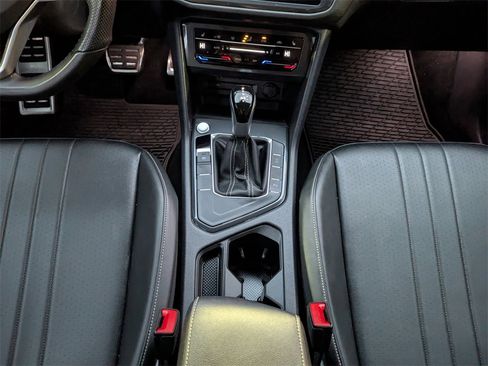 Used 2024 Volkswagen Tiguan SE R-Line image 19