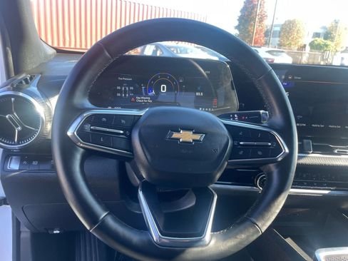 Used 2025 Chevrolet Equinox LT image 28