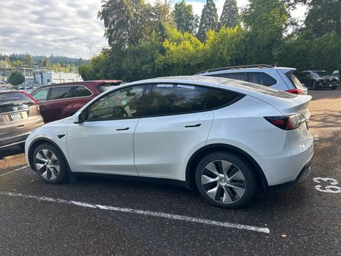 Used 2021 Tesla Model Y Long Range AWD/4WD image 8