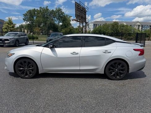 Used 2017 Nissan Maxima SR w/ Midnight Edition FWD image 4