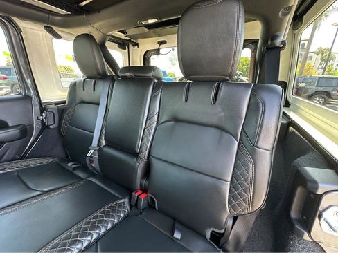 Used 2021 Jeep Wrangler Unlimited Sahara image 9