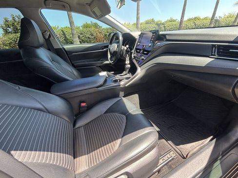 Used 2022 Toyota Camry SE FWD image 13
