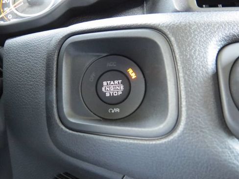 Used 2025 Jeep Gladiator Sport AWD/4WD image 21