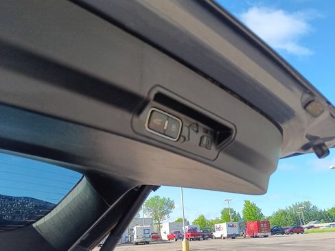 Used 2022 Ford Explorer XLT w/ Equipment Group 202A AWD/4WD image 29