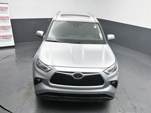 Used 2020 Toyota Highlander XLE image 11