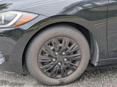 Used 2017 Hyundai Elantra SE image 14