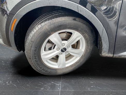 Used 2025 Kia Sorento LX FWD image 34