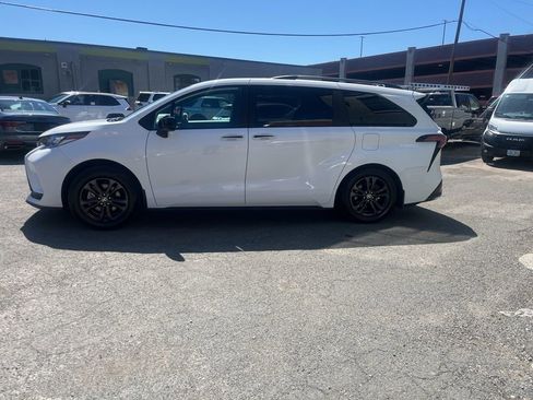 Used 2025 Toyota Sienna XSE w/ XSE Plus Package AWD/4WD image 3