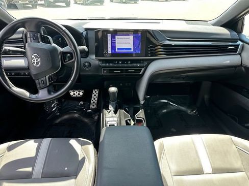 Used 2025 Toyota Camry SE w/ Convenience Package image 18
