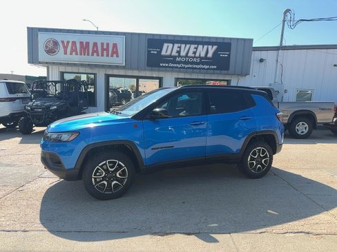 Used 2026 Jeep Compass Trailhawk w/ Sun, Sound & Navigation Group AWD/4WD image 1