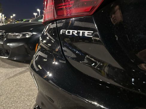 Used 2023 Kia Forte GT-Line w/ GT-Line Premium Package image 7