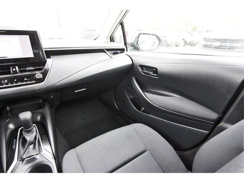 Used 2025 Toyota Corolla LE image 3