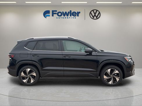 New 2026 Volkswagen Taos SE AWD/4WD image 8