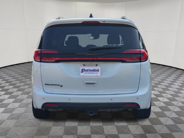 Used 2023 Chrysler Pacifica Touring w/ S Appearance Package FWD image 7