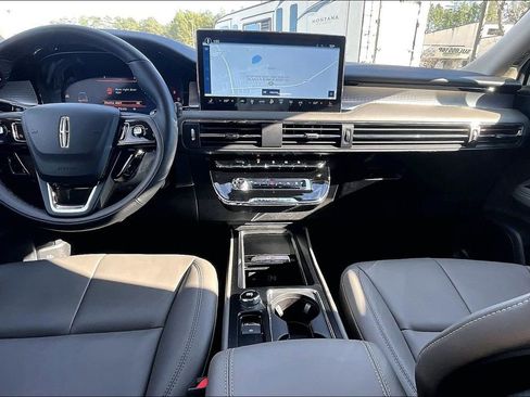 Used 2025 Lincoln Corsair Premiere image 15