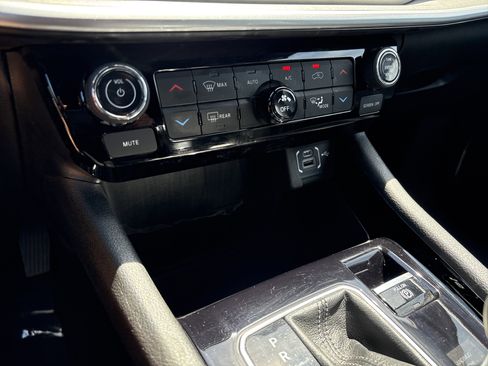 Used 2026 Jeep Compass Limited image 29