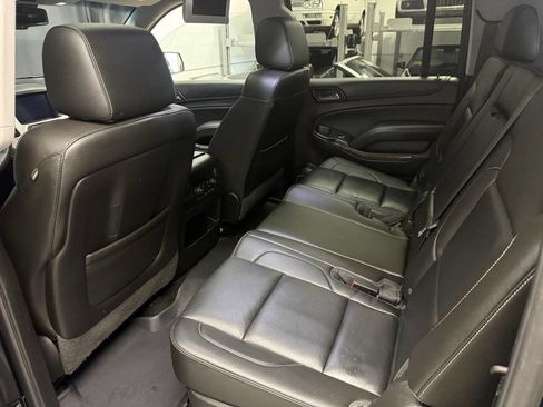 Used 2018 Chevrolet Suburban LT image 20