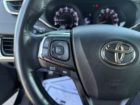 Used 2018 Toyota Avalon Limited image 25