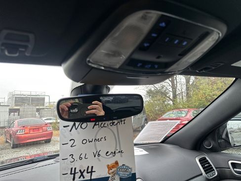 Used 2017 Jeep Grand Cherokee Altitude image 21