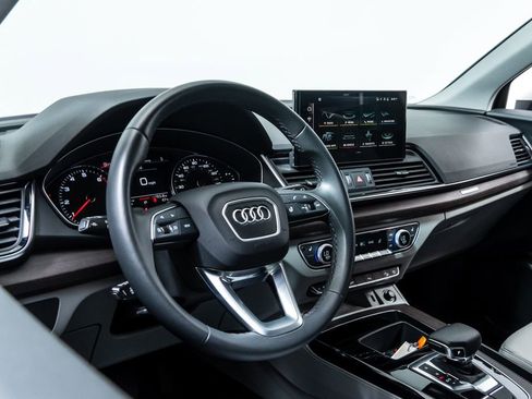 Used 2023 Audi Q5 2.0T Premium w/ Convenience Package AWD/4WD image 4