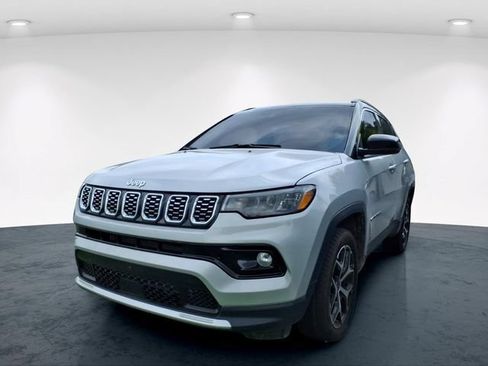 Used 2025 Jeep Compass Limited AWD/4WD image 3